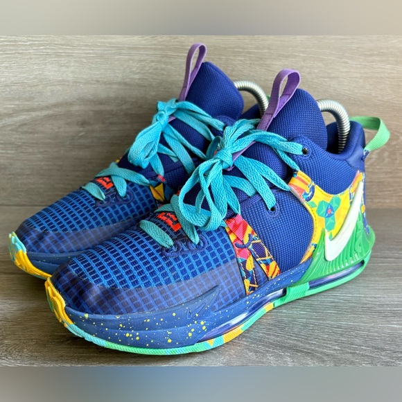 Nike LeBron Witness 7 Mid Kaleidoscope - DQ8650-400 Size 4.5Y - Picture 3 of 9